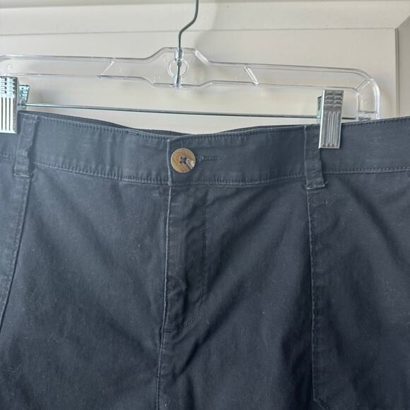Lane Bryant Black Cargo Shorts Rolled Hem 18 - Picture 8 of 9